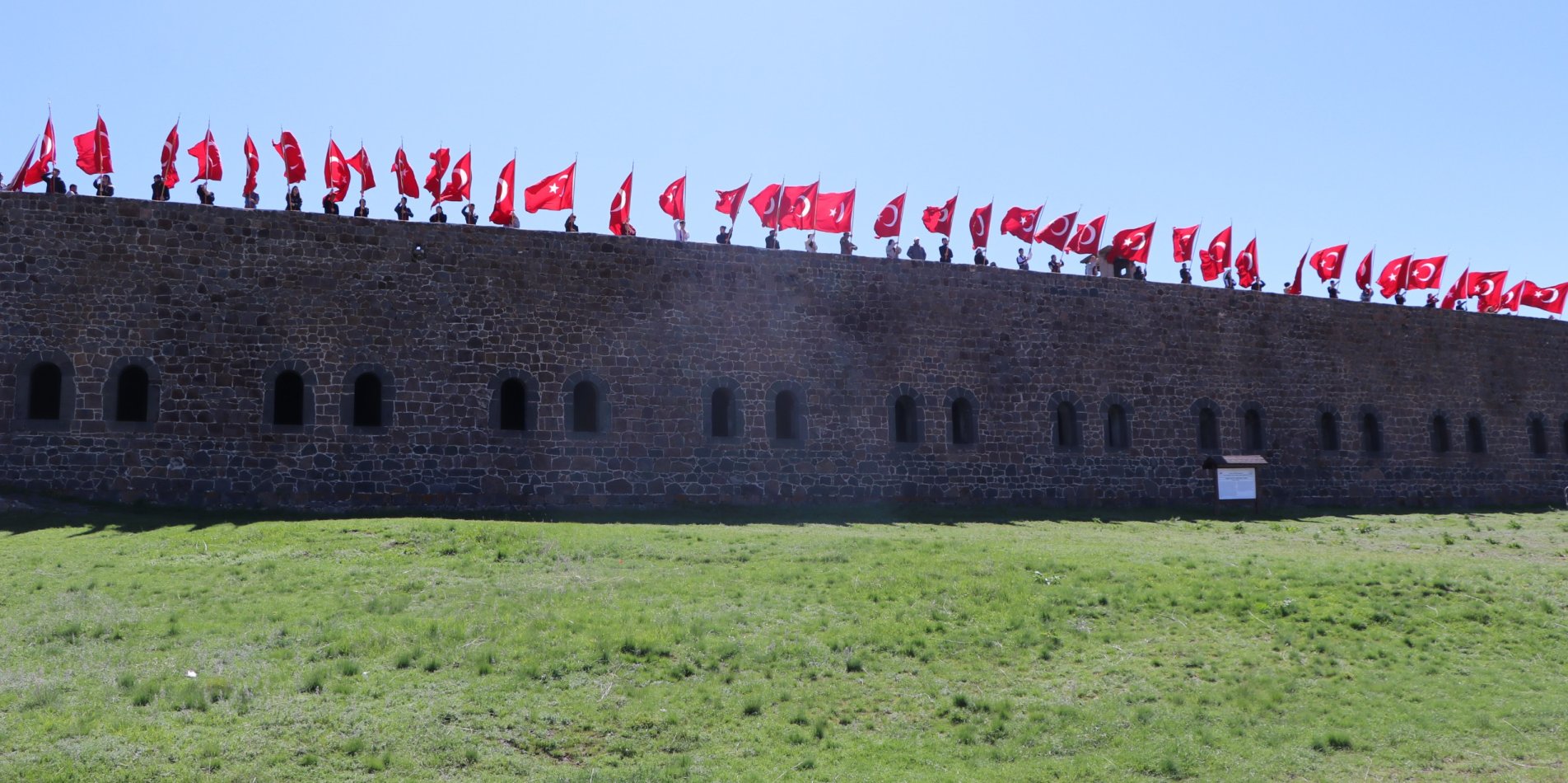 Erzurum'da Öğrenciler Tarih Dersini Ecdat Yadigârı Tabyalarda İşledi