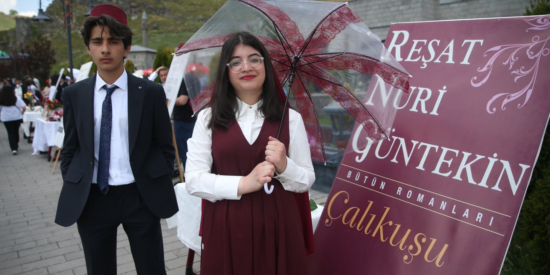 Kars'ta Öğrenciler Yıl Boyu Okudukları Romanların Karakterlerini Canlandırdı